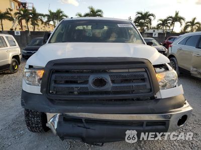 Piąte zdjęcie samochodu w środku: 2011 TOYOTA TUNDRA CREWMAX SR5 VIN:5TFDY5F18BX176473 - miniatura