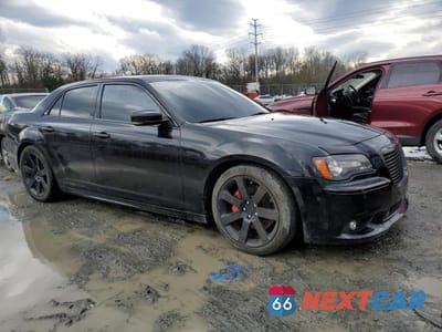 Czwarte zdjęcie samochodu z boku: 2013 CHRYSLER 300 SRT-8 VIN:2C3CCAFJ0DH630410 - miniatura