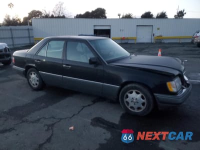 Czwarte zdjęcie samochodu z boku: 1995 MERCEDES-BENZ E 320 BASE VIN:WDBEA32E8SC190787 - miniatura