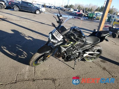 Trzecie zdjęcie samochodu z tyłu: 2024 KAWASAKI ZR900 F VIN:ML5ZRDF14RDA69085 - miniatura