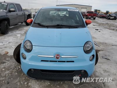 Piąte zdjęcie samochodu w środku: 2016 FIAT 500 ELECTRIC VIN:3C3CFFGE9GT143059 - miniatura