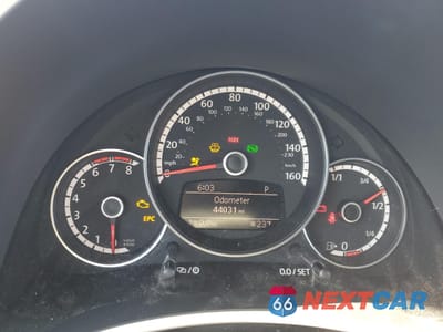 Zdjęcie 9 z 12 samochodu: 2016 VOLKSWAGEN BEETLE S/SE VIN:3VW507AT0GM802916 - miniatura