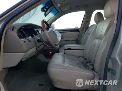 Zdjęcie 7 z 12 samochodu: 2010 LINCOLN TOWN CAR SIGNATURE LIMITED VIN:2LNBL8CV0AX620979 - miniatura