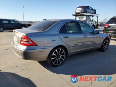Trzecie zdjęcie samochodu z tyłu: 2003 MERCEDES-BENZ C 240 VIN:WDBRF61J03A519983 - miniatura