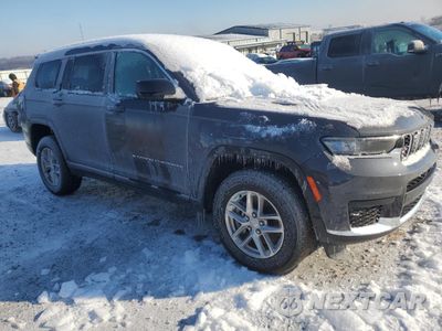 Czwarte zdjęcie samochodu z boku: 2023 JEEP GRAND CHEROKEE L LAREDO VIN:1C4RJKAG0P8812776 - miniatura