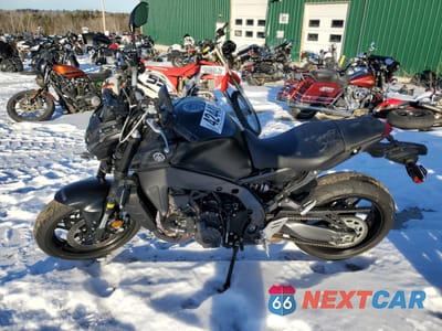 Trzecie zdjęcie samochodu z tyłu: 2023 YAMAHA MT09 VIN:JYARN71E3PA004278 - miniatura