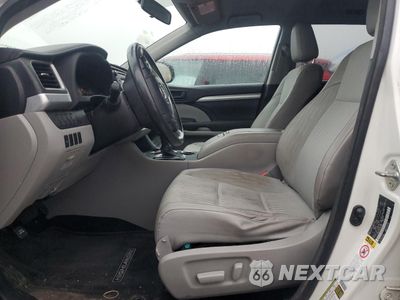 Zdjęcie 7 z 14 samochodu: 2014 TOYOTA HIGHLANDER LE VIN:5TDBKRFH6ES052063 - miniatura