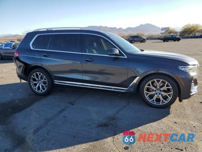 Czwarte zdjęcie samochodu z boku: 2020 BMW X7 XDRIVE40I VIN:5UXCW2C0XL9B35667 - miniatura