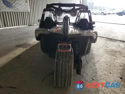 Czwarte zdjęcie samochodu z boku: 2016 POLARIS SLINGSHOT SL VIN:57XAAPFA7G7114127 - miniatura