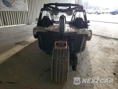 Czwarte zdjęcie samochodu z boku: 2016 POLARIS SLINGSHOT SL VIN:57XAAPFA7G7114127 - miniatura