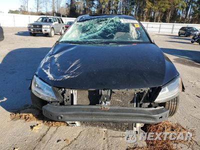 Piąte zdjęcie samochodu w środku: 2018 VOLKSWAGEN JETTA SE VIN:3VWDB7AJ4JM228994 - miniatura