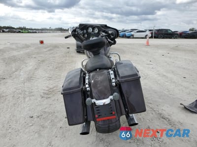 Czwarte zdjęcie samochodu z boku: 2011 HARLEY-DAVIDSON FLHX VIN:1HD1KBM12BB613577 - miniatura