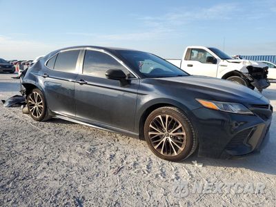 Czwarte zdjęcie samochodu z boku: 2018 TOYOTA CAMRY L VIN:4T1B11HK4JU598679 - miniatura