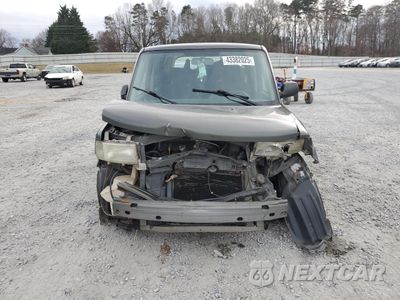 Piąte zdjęcie samochodu w środku: 2005 TOYOTA SCION XB VIN:JTLKT324X50178625 - miniatura