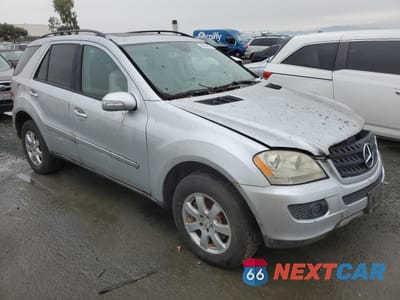 Czwarte zdjęcie samochodu z boku: 2004 MERCEDES-BENZ ML 350 VIN:4JGBB86E76A113754 - miniatura