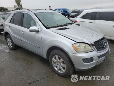 Czwarte zdjęcie samochodu z boku: 2004 MERCEDES-BENZ ML 350 VIN:4JGBB86E76A113754 - miniatura
