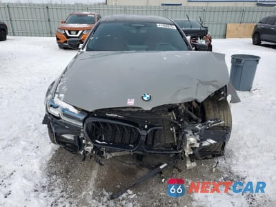 Piąte zdjęcie samochodu w środku: 2021 BMW M5 VIN:WBS83CH07MCH20153 - miniatura