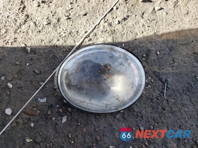 Zdjęcie 12 z 13 samochodu: 2000 VOLKSWAGEN NEW BEETLE GLS VIN:3VWCD21C4YM459396 - miniatura