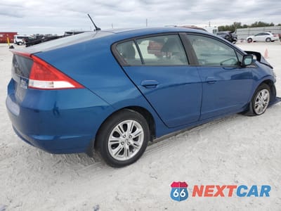 Trzecie zdjęcie samochodu z tyłu: 2011 HONDA INSIGHT EX VIN:JHMZE2H76BS000127 - miniatura