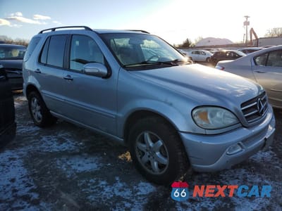 Czwarte zdjęcie samochodu z boku: 2004 MERCEDES-BENZ ML 500 VIN:4JGAB75E74A471778 - miniatura