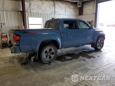Trzecie zdjęcie samochodu z tyłu: 2019 TOYOTA TACOMA DOUBLE CAB VIN:3TMCZ5AN6KM189859 - miniatura