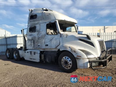 2023 VOLVO VN VNL 4V4NC9EH1PN613648 - główne zdjęcie licytacji z USA - miniatura