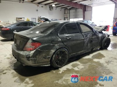 Trzecie zdjęcie samochodu z tyłu: 2012 MERCEDES-BENZ C 63 AMG VIN:WDDGF7HB6CA729331 - miniatura