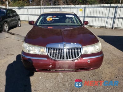 Piąte zdjęcie samochodu w środku: 2001 LINCOLN TOWN CAR CARTIER VIN:1LNHM83WX1Y732737 - miniatura