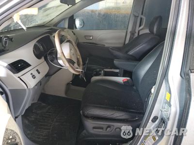 Zdjęcie 7 z 12 samochodu: 2011 TOYOTA SIENNA SPORT VIN:5TDXK3DC8BS055777 - miniatura