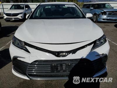 Piąte zdjęcie samochodu w środku: 2023 TOYOTA CAMRY LE VIN:4T1C11AK4PU118082 - miniatura