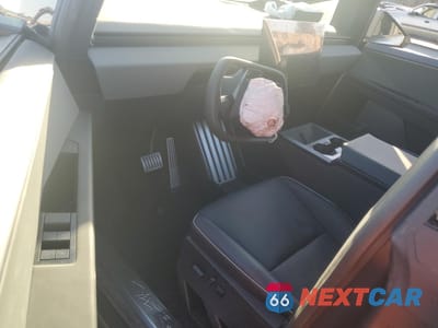 Zdjęcie 8 z 15 samochodu: 2024 TESLA CYBERTRUCK VIN:7G2CEHED7RA035023 - miniatura