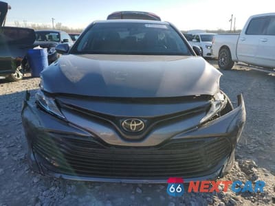 Piąte zdjęcie samochodu w środku: 2020 TOYOTA CAMRY LE VIN:4T1C11AK0LU993699 - miniatura