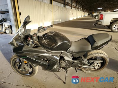 Trzecie zdjęcie samochodu z tyłu: 2016 KAWASAKI EX650 E VIN:JKAEXEE17GDA22819 - miniatura