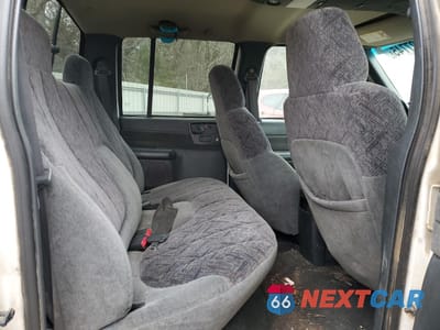 Zdjęcie 10 z 15 samochodu: 2002 GMC SONOMA VIN:1GTDT13W22K197422 - miniatura