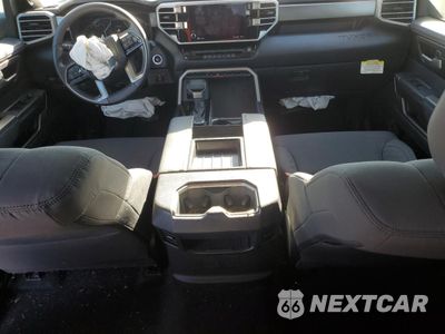Zdjęcie 8 z 14 samochodu: 2022 TOYOTA TUNDRA CREWMAX SR VIN:5TFLA5AB4NX016725 - miniatura
