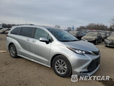 Czwarte zdjęcie samochodu z boku: 2021 TOYOTA SIENNA XLE VIN:5TDJSKFC9MS019242 - miniatura