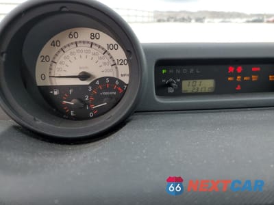 Zdjęcie 9 z 14 samochodu: 2005 TOYOTA SCION XB VIN:JTLKT324X50178625 - miniatura