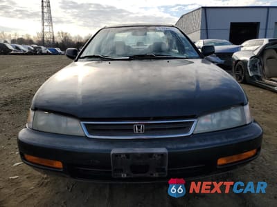Piąte zdjęcie samochodu w środku: 1997 HONDA ACCORD LX VIN:1HGCE6643VA022945 - miniatura