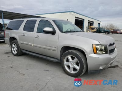 Czwarte zdjęcie samochodu z boku: 2008 CHEVROLET SUBURBAN K1500 LS VIN:1GNFK16328J221110 - miniatura