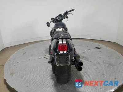 Czwarte zdjęcie samochodu z boku: 2009 HARLEY-DAVIDSON VRSCDX VIN:1HD1HHH129K800596 - miniatura