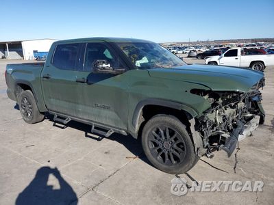 Czwarte zdjęcie samochodu z boku: 2022 TOYOTA TUNDRA CREWMAX SR VIN:5TFLA5AB4NX016725 - miniatura