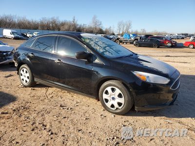 Czwarte zdjęcie samochodu z boku: 2017 FORD FOCUS S VIN:1FADP3E22HL299287 - miniatura