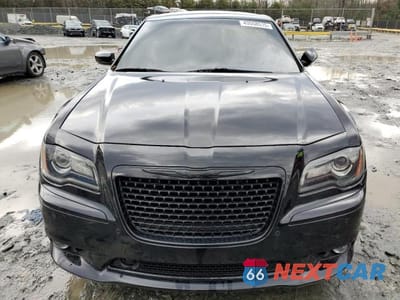 Piąte zdjęcie samochodu w środku: 2013 CHRYSLER 300 SRT-8 VIN:2C3CCAFJ0DH630410 - miniatura