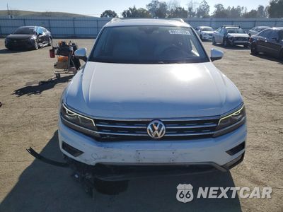 Piąte zdjęcie samochodu w środku: 2018 VOLKSWAGEN TIGUAN SEL PREMIUM VIN:3VV4B7AX7JM176463 - miniatura