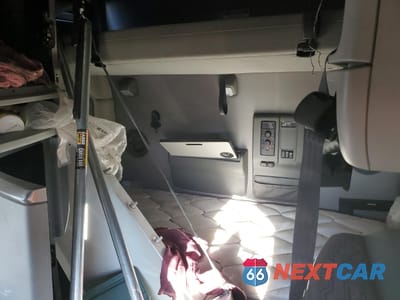 Zdjęcie 6 z 10 samochodu: 2023 VOLVO VN VNL VIN:4V4NC9EH1PN613648 - miniatura