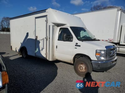 Czwarte zdjęcie samochodu z boku: 2016 FORD ECONOLINE E350 SUPER DUTY CUTAWAY VAN VIN:1FDWE3FL1GDC39439 - miniatura