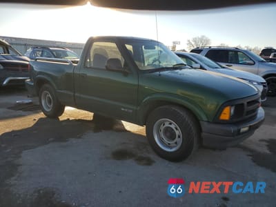 Czwarte zdjęcie samochodu z boku: 1997 CHEVROLET S TRUCK S10 VIN:1GCCS1441V8100837 - miniatura