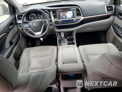Zdjęcie 8 z 15 samochodu: 2016 TOYOTA HIGHLANDER LIMITED VIN:5TDDKRFH9GS291831 - miniatura