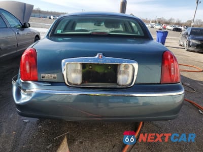 Zdjęcie 11 z 22 samochodu: 2001 LINCOLN TOWN CAR EXECUTIVE VIN:1LNHM81W01Y648008 - miniatura