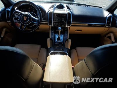 Zdjęcie 8 z 13 samochodu: 2016 PORSCHE CAYENNE VIN:WP1AF2A20GKA40591 - miniatura